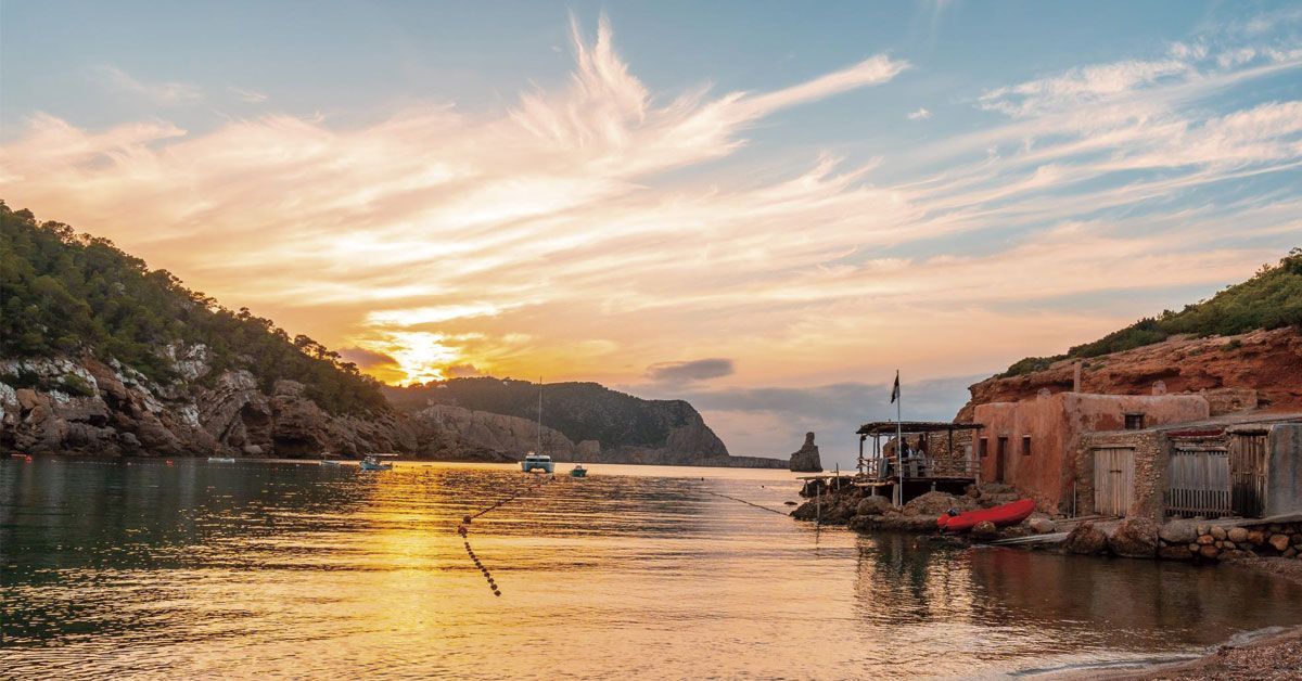 Cala Rocosa Las mejores playas de Ibiza para visitar en invierno