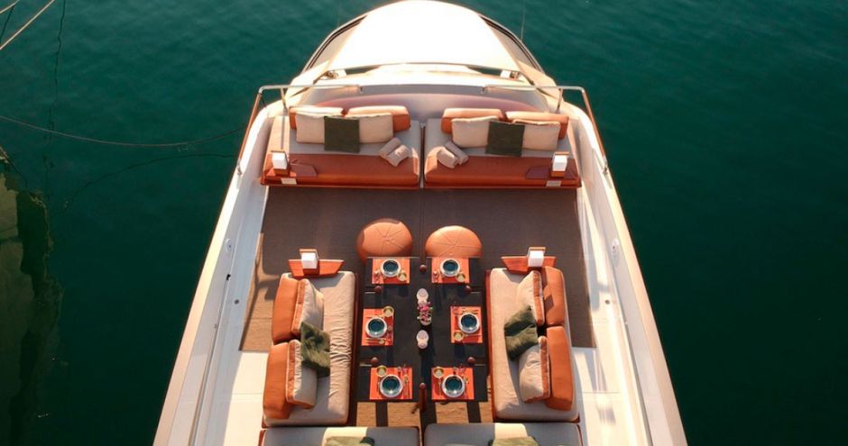 Qué puedes hacer con un barco de alquiler en Ibiza