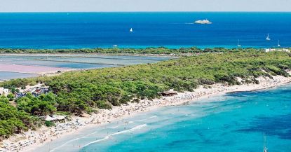 Ses Salines. La playa de los famosos en Ibiza