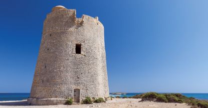 Visita las torres de defensa de Ibiza